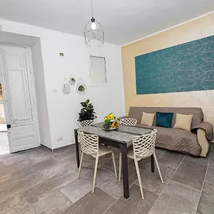  Appartamento Casa Raffadali, In Centro Storico A Italia